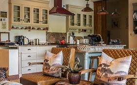 Kambaku River Lodge