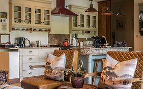 Kambaku River Lodge